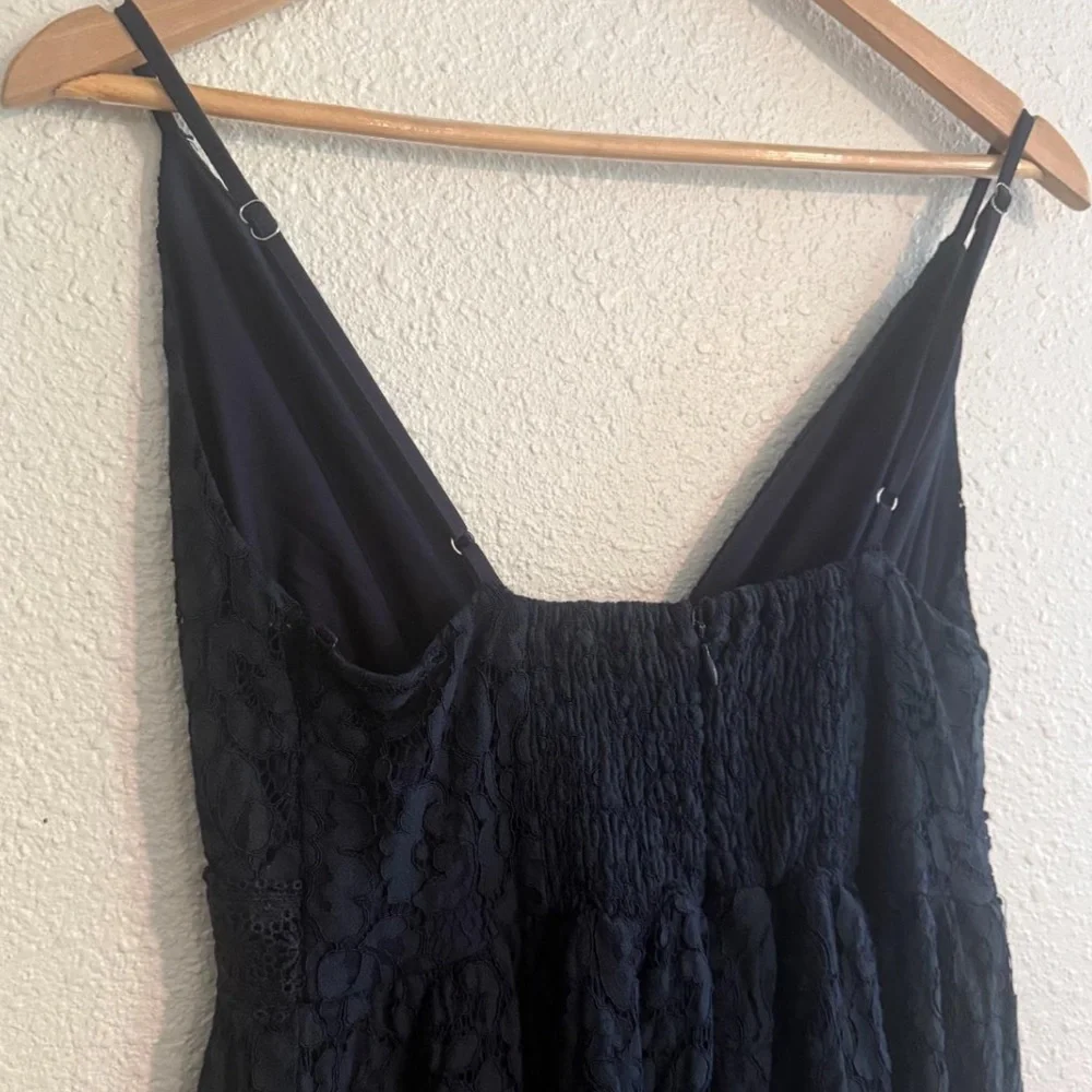 Lulu’s Lace Tiered Midi Dress - Picture 6 of 6